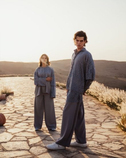 Séance photo éditoriale à Agafay par Raw Media - Modèles homme et femme durant la golden hour à Marrakech
